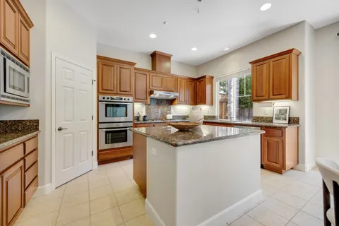 $1,200,000 | 1716 Southridge Drive, Petaluma, CA 94954