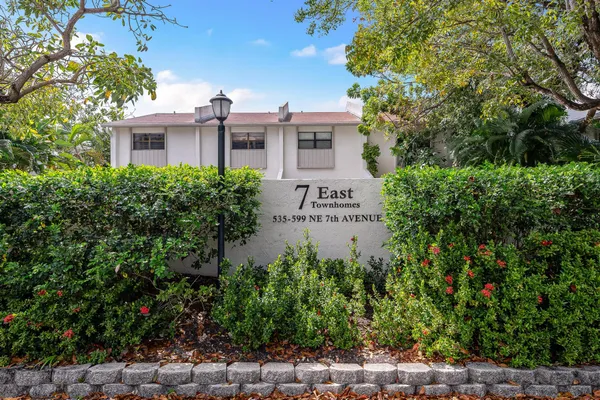 $525,000 | 563 Northeast 7th Avenue, Unit 1B, Fort Lauderdale, FL 33301