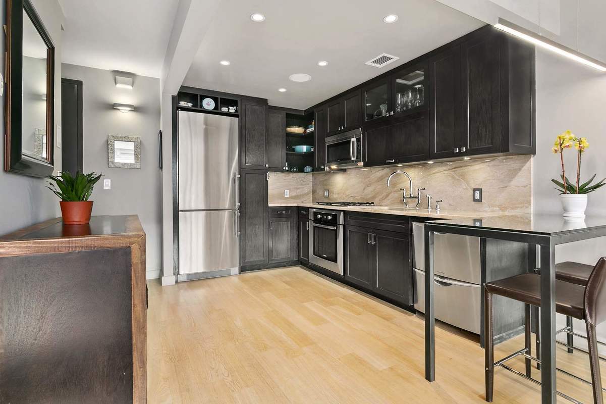 333 Rector Place, Unit 707 Manhattan, NY 10280 - Photo 2 of 5