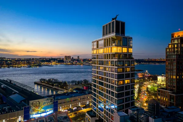 $27,500,000 | 551 West 21st Street, Unit PH19 | Chelsea