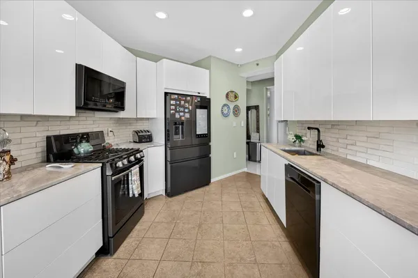 $625,000 | 15 Freedom Way, Unit 409, Jersey City, NJ 07305
