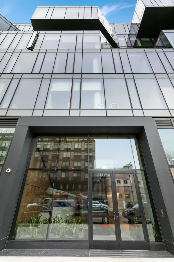 $5,350 | 21-30 44th Drive, Unit 2D | Long Island City