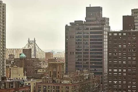 $1,995,000 | 250 East 53rd Street, Unit 2702 | Midtown East