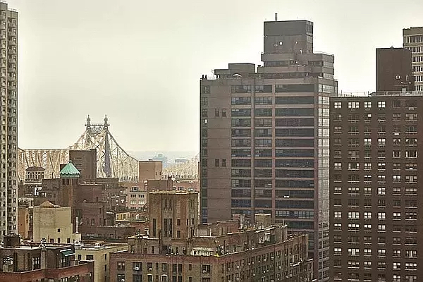 250 East 53rd Street, Unit 2702 Manhattan, NY 10022 - Photo 8 of 15