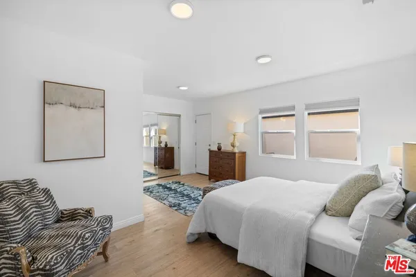 $1,078,000 | 2400 West 74th Street, Los Angeles, CA 90043