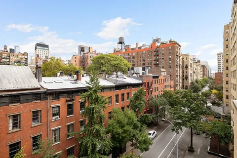 $1,175,000 | 11 5th Avenue, Unit 7S | Greenwich Village