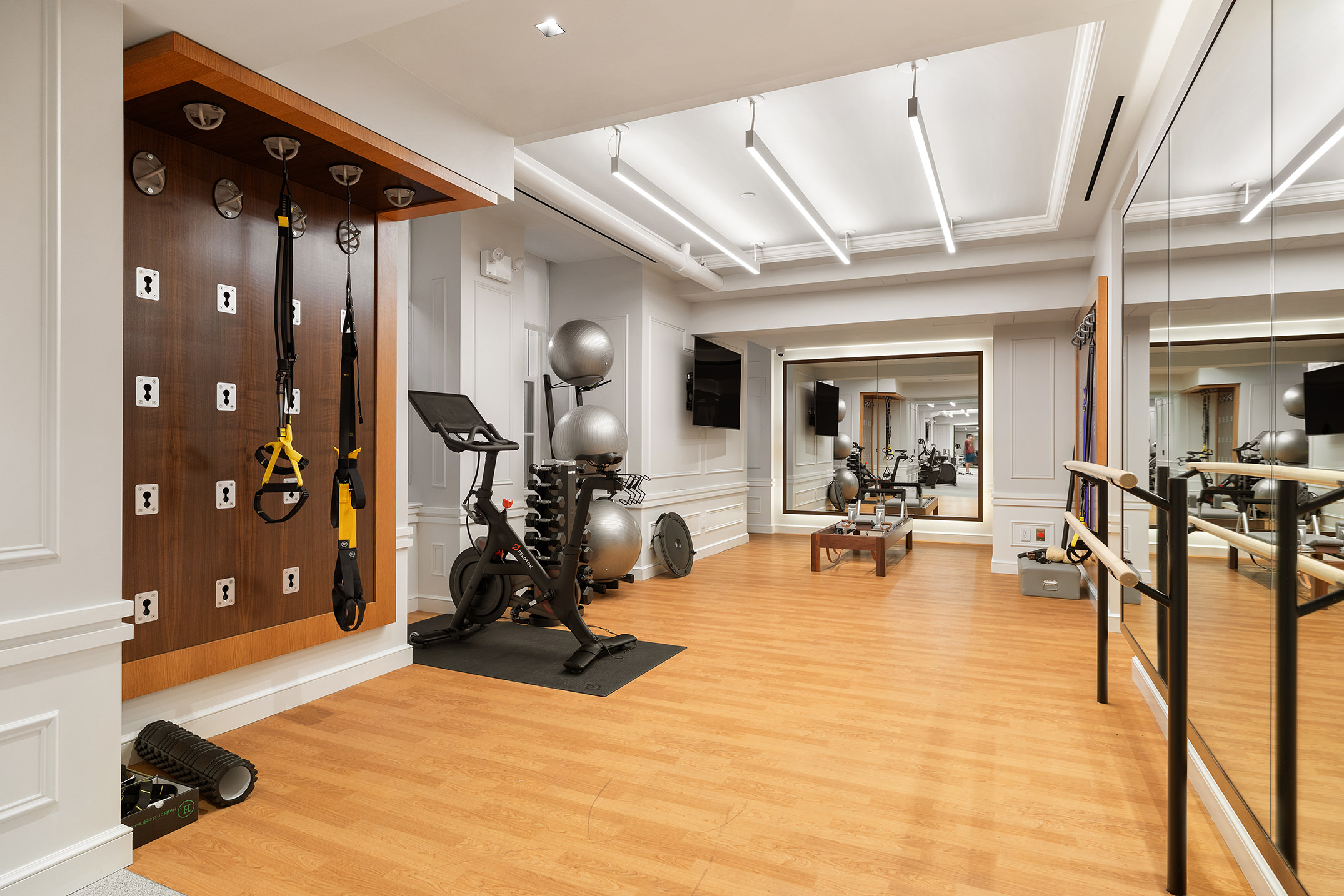 829 Park Avenue, Unit 2/3D Manhattan, NY 10021 - Photo 16 of 18 a view of a room with gym equipment