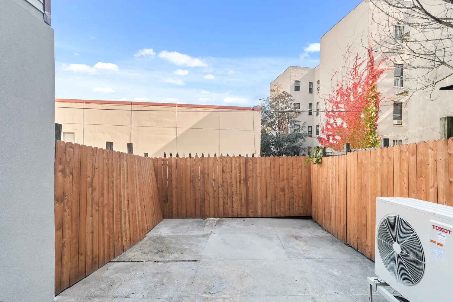 $899,000 | 1042 Hall Place | Foxhurst