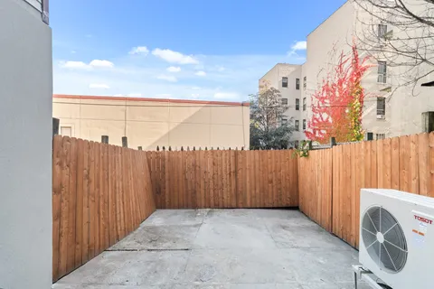 $899,000 | 1042 Hall Place | Foxhurst