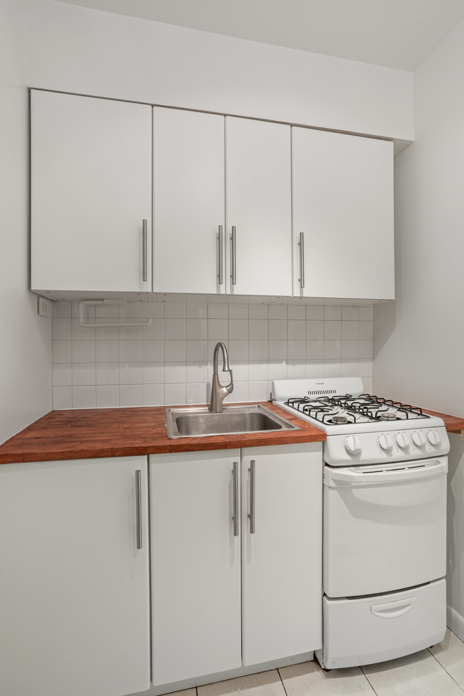229 East 29th Street, Unit 4K Manhattan, NY 10016 - Photo 4 of 8 a utility room with dryer and washer