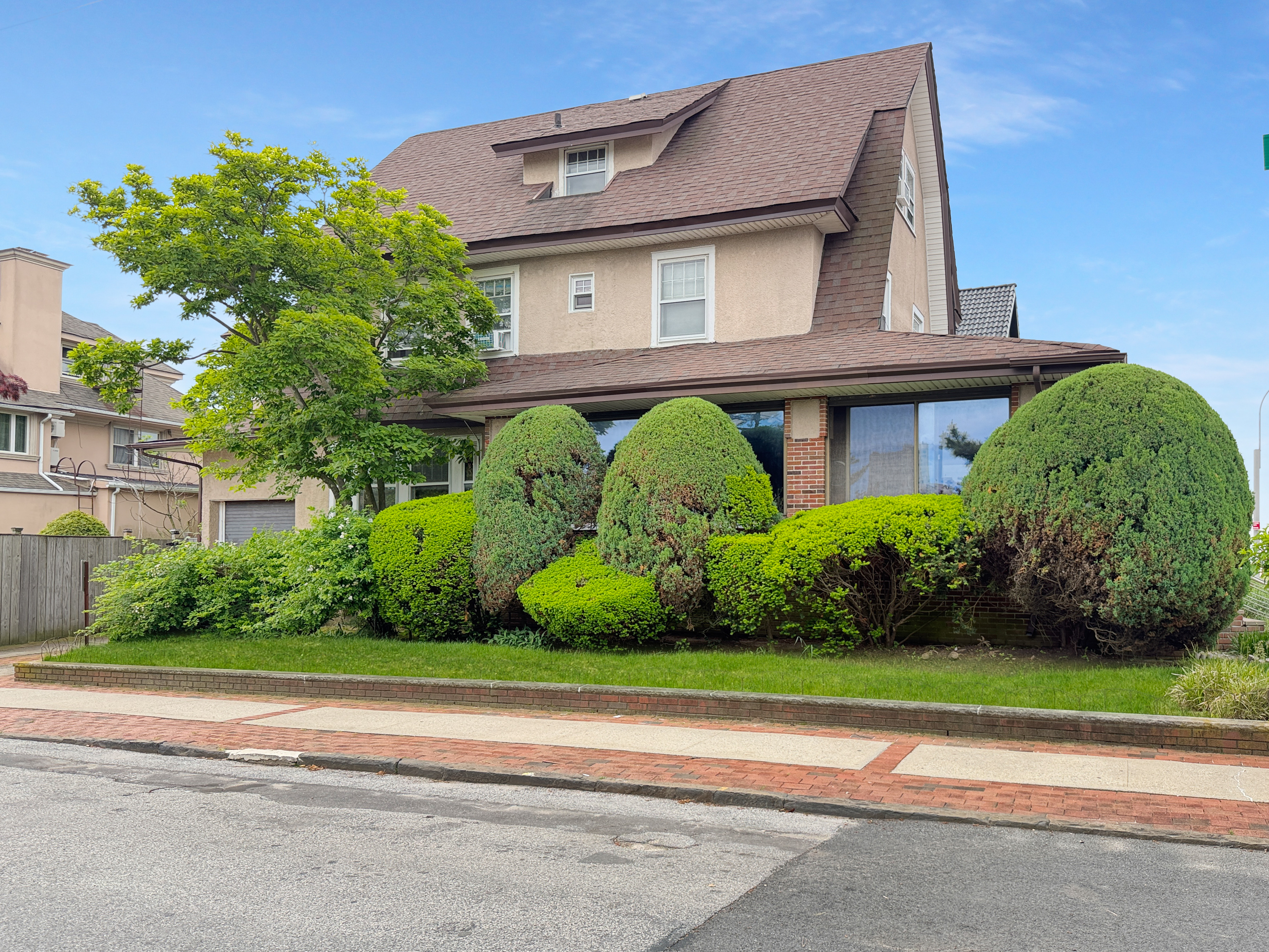 3829 Beach 38th Street Brooklyn, NY 11224 - Photo 1 of 31 a view of a house with a garden