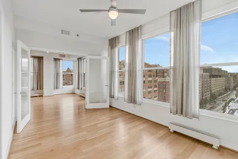 $1,350,000 | 675 E Street Northwest, Unit 900, Washington, DC 20004