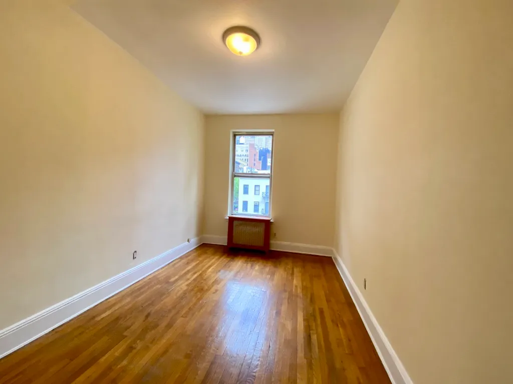 $3,000 | 619 9th Avenue, Unit 3E | Hell's Kitchen