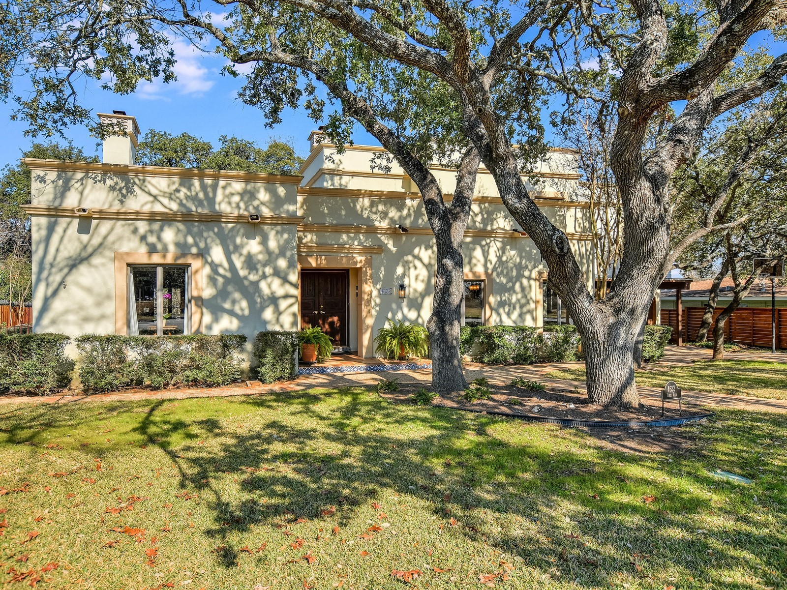 4622 Lake View Austin, TX 78731 - Photo 3 of 52