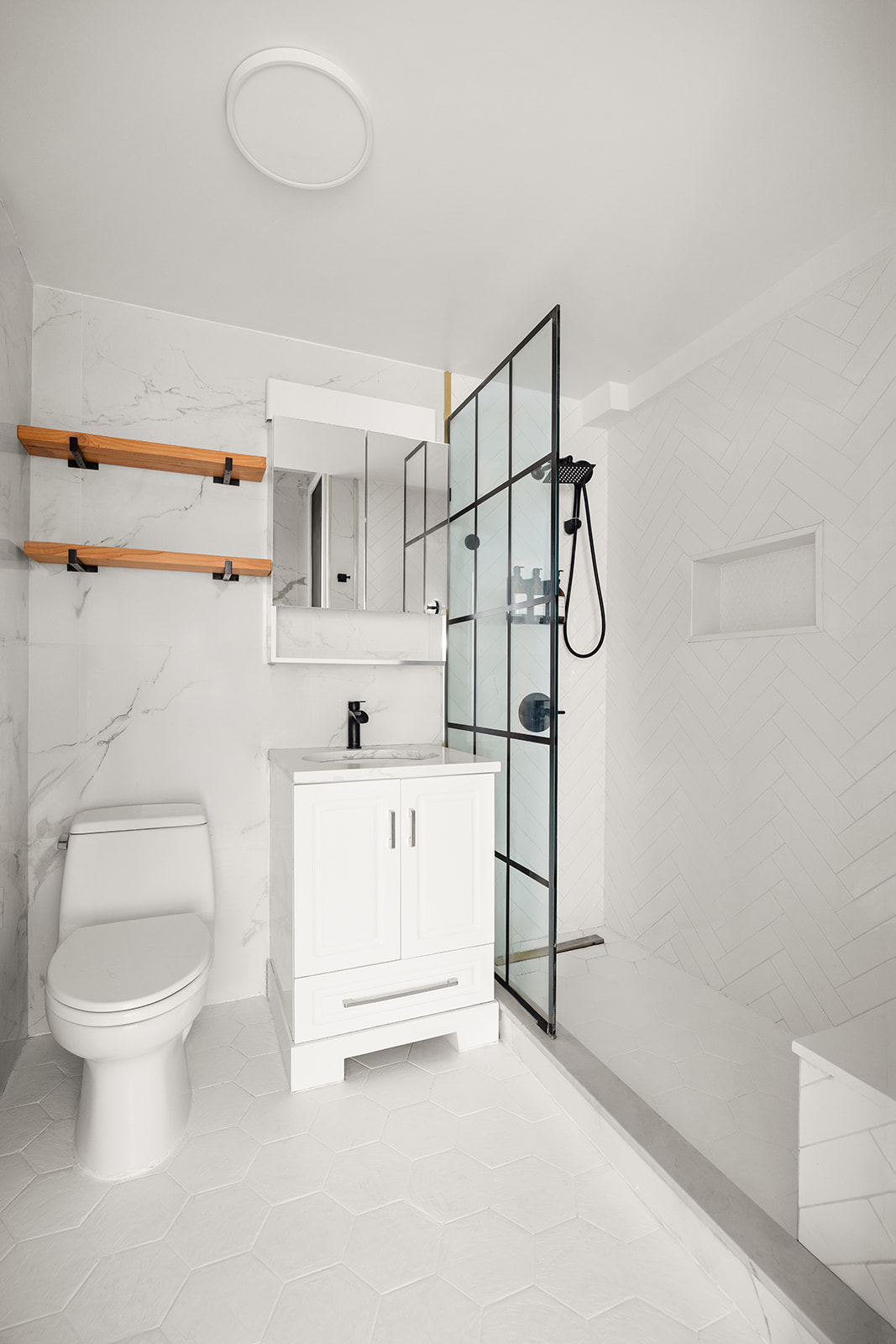 135 East 54th Street, Unit 11G Manhattan, NY 10022 - Photo 5 of 7 a utility room with dryer and washer