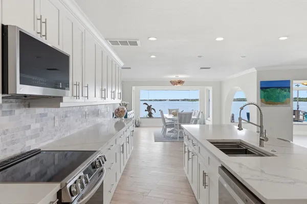 $2,200,000 | 16123 6th Street East, Redington Beach, FL 33708