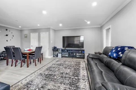 $210,000 | 5639 Netherland Avenue, Unit 5C | North Riverdale