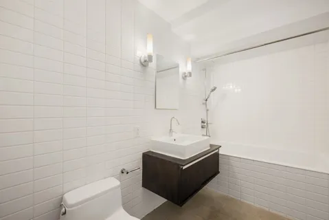 $970,000 | 420 West 25th Street, Unit 2K | Chelsea