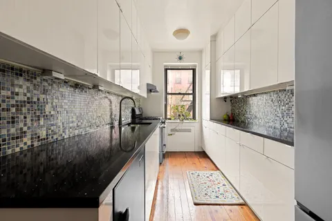 $1,300,000 | 235 Lincoln Place, Unit 2E | Park Slope