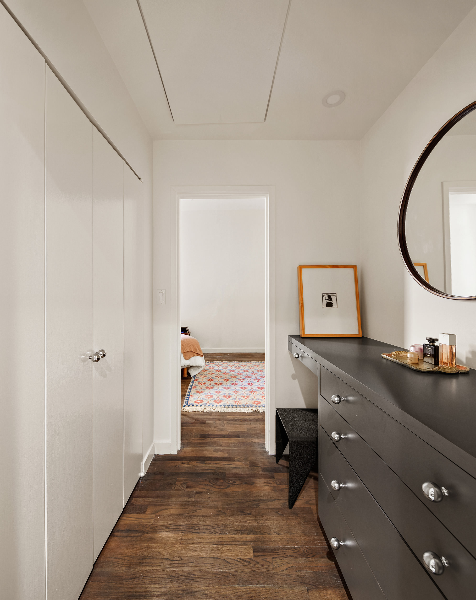 115 4th Avenue, Unit 2I Manhattan, NY 10003 - Photo 7 of 12 a hallway with a dresser in it