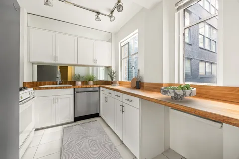 $1,200,000 | Midtown Central