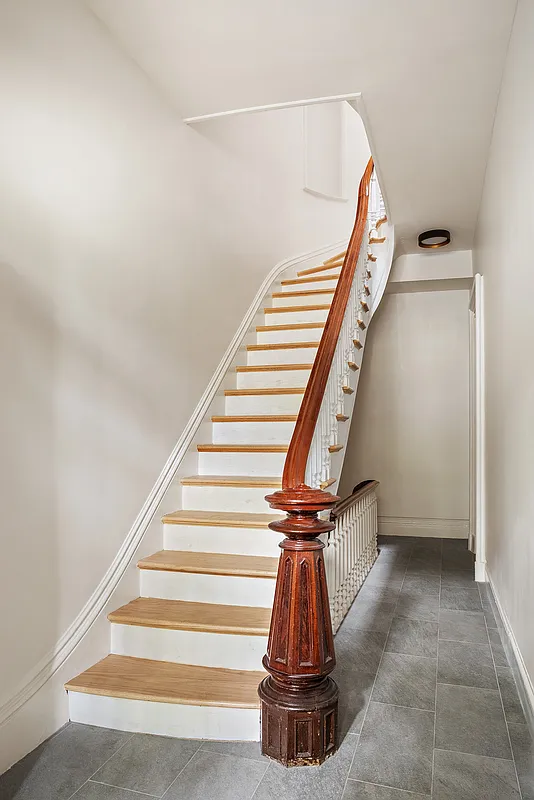 324 Clermont Avenue, Unit 3 Brooklyn, NY 11205 - Photo 8 of 9 a view of entryway