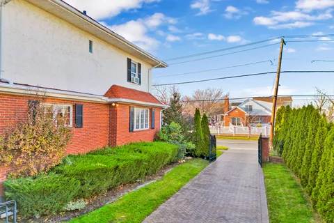 $2,000,000 | 142-15 Newport Avenue | Neponsit