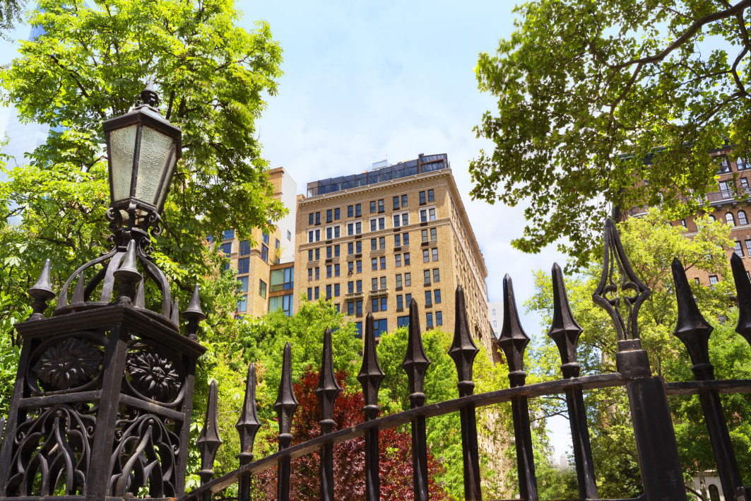 50 Gramercy Park North, Unit 15A Manhattan, NY 10010 - Photo 28 of 29 a view of an outdoor space