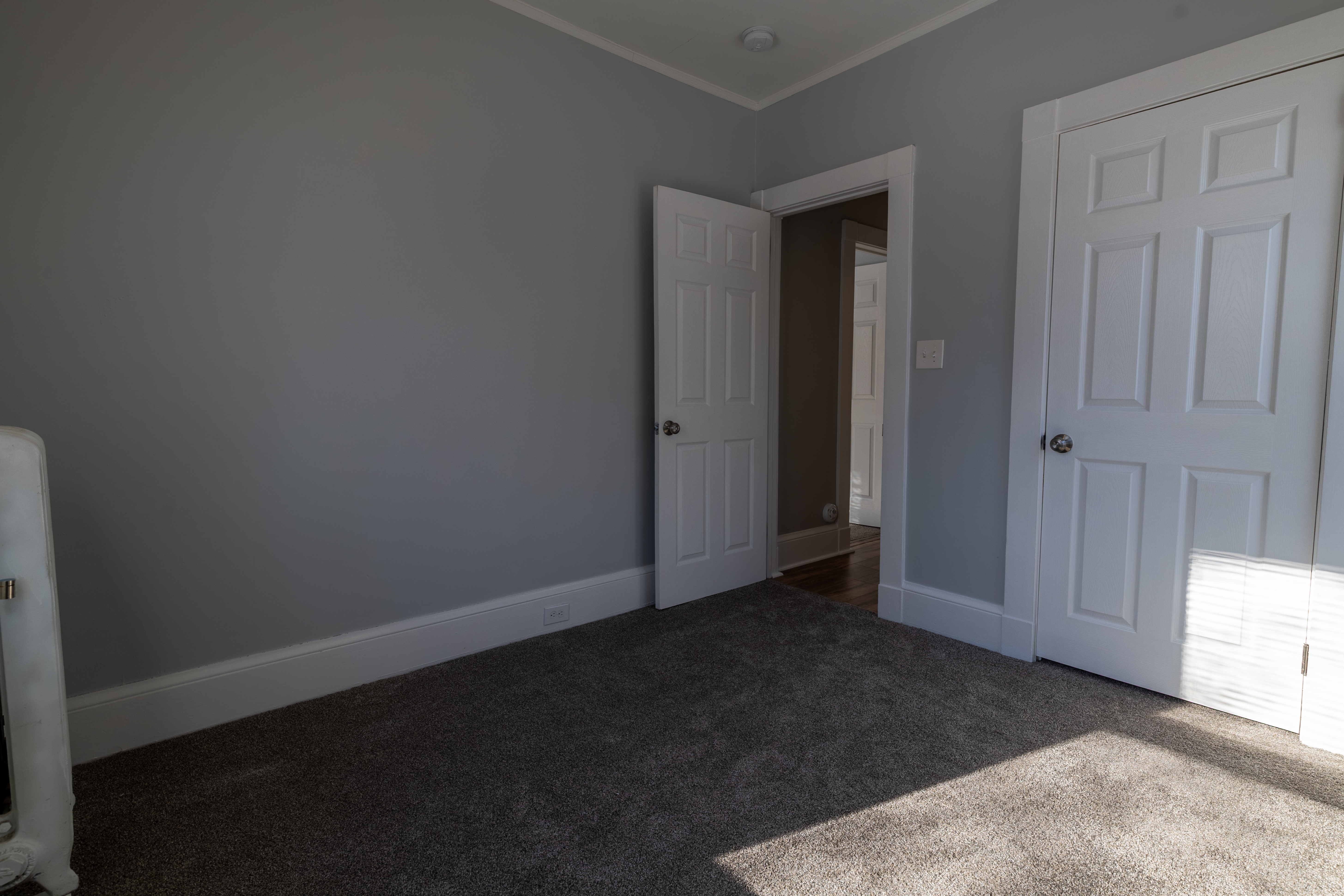 90 School Street New London, CT 06320 - Photo 20 of 34 an empty room with closet area