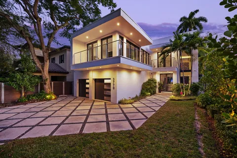 $4,950,000 | 3770 Kumquat Avenue, Miami, FL 33133