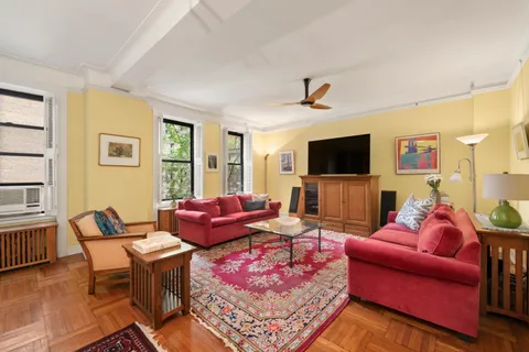 $2,195,000 | 176 West 87th Street, Unit 2B | Upper West Side