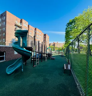 $585,000 | 3850 Hudson Manor Terrace, Unit 1EE/2EE | Riverdale