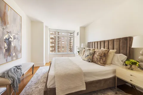 $2,100,000 | 205 East 85th Street, Unit 15J | Upper East Side