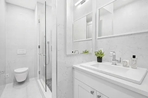 $2,975,000 | 233 West 26th Street, Unit 7E | Chelsea
