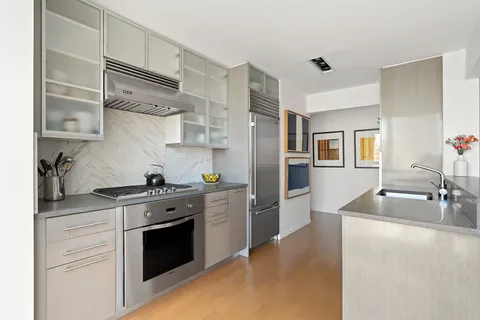 $2,895,000 | 200 Chambers Street, Unit 21E | TriBeCa