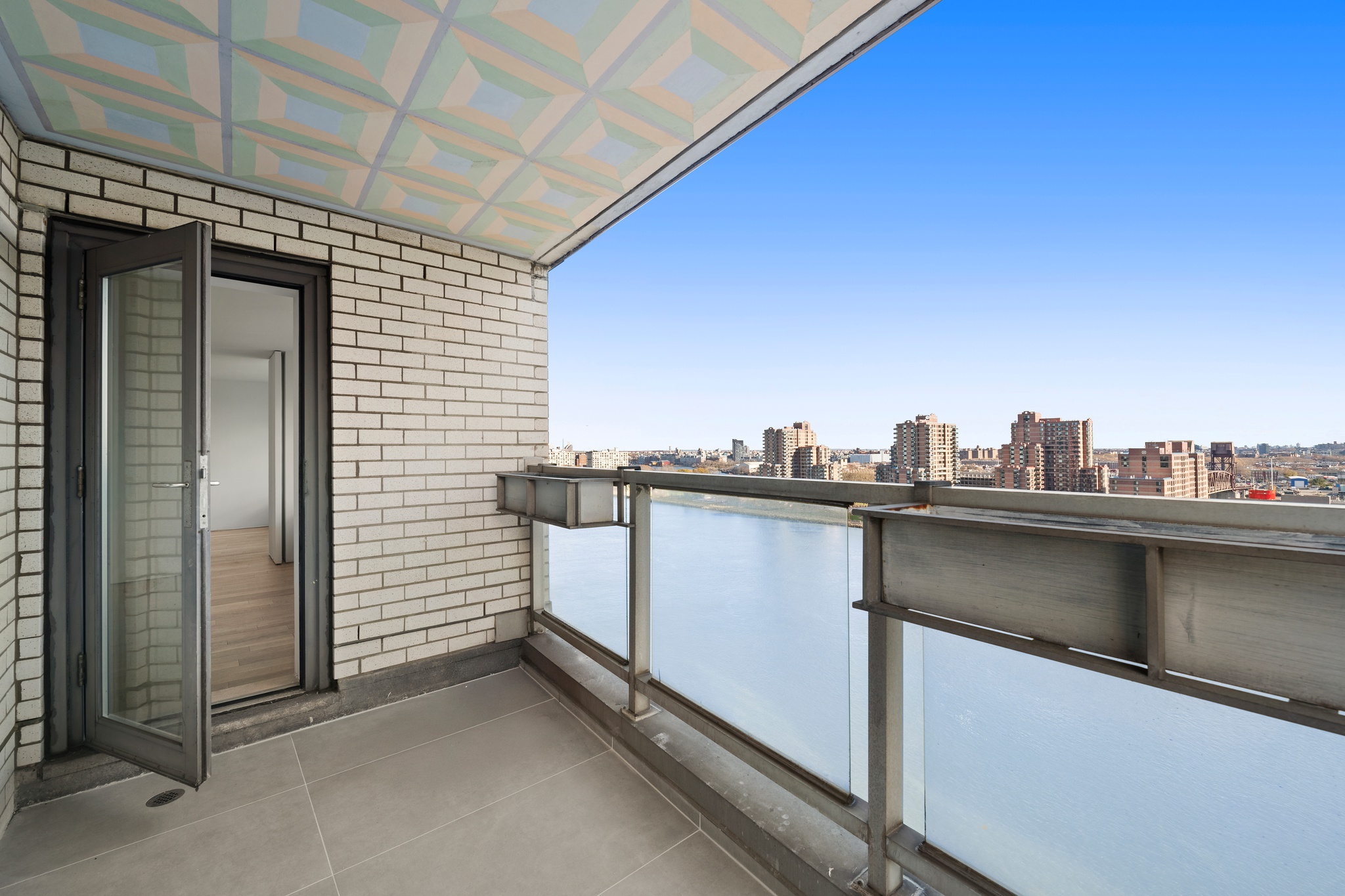 530 East 72nd Street, Unit 14E Manhattan, NY 10021 - Photo 6 of 19 a view of a terrace with skyline