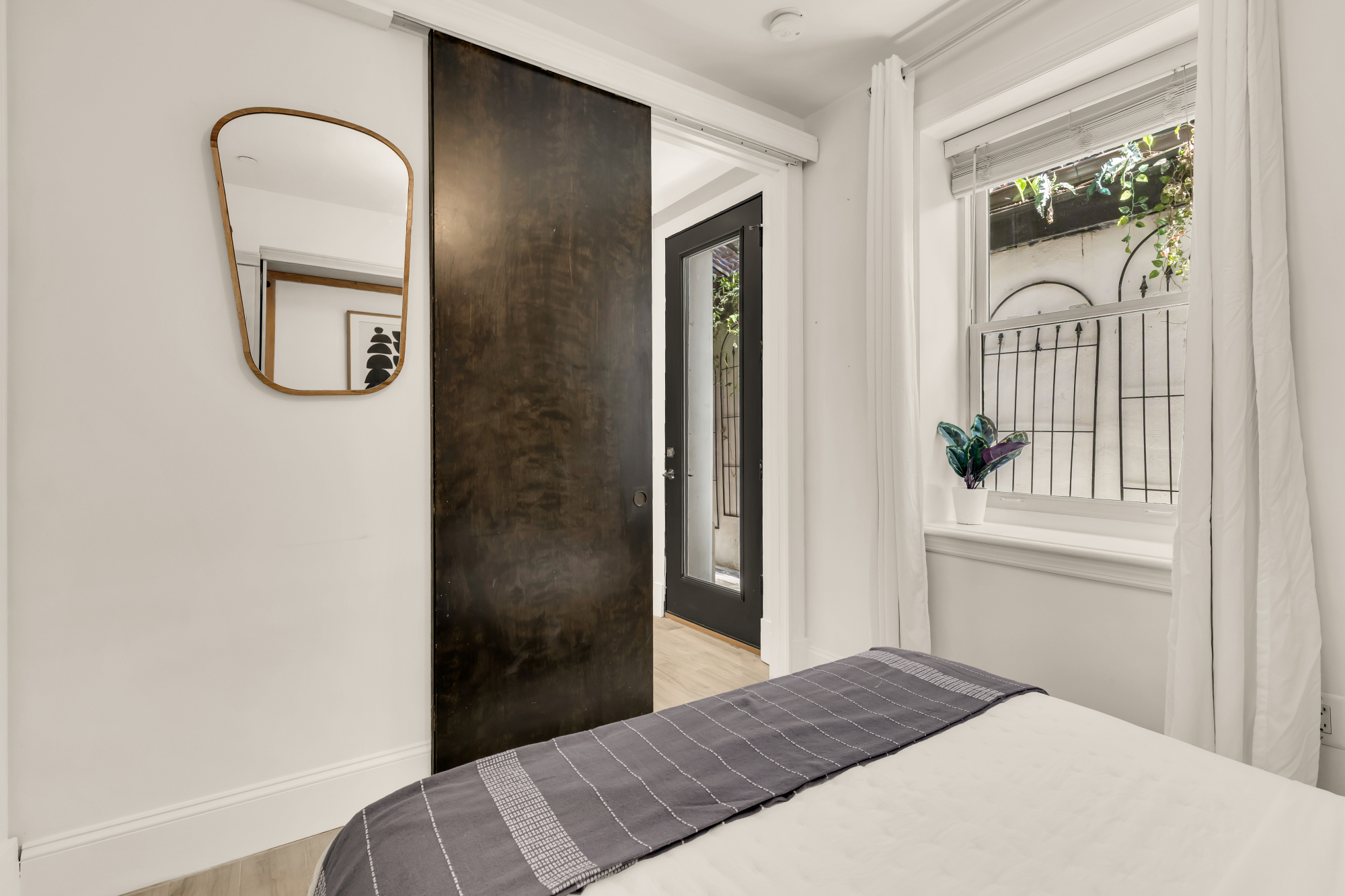 2009 Columbia Road Northwest, Unit 2 Washington, DC 20009 - Photo 34 of 37