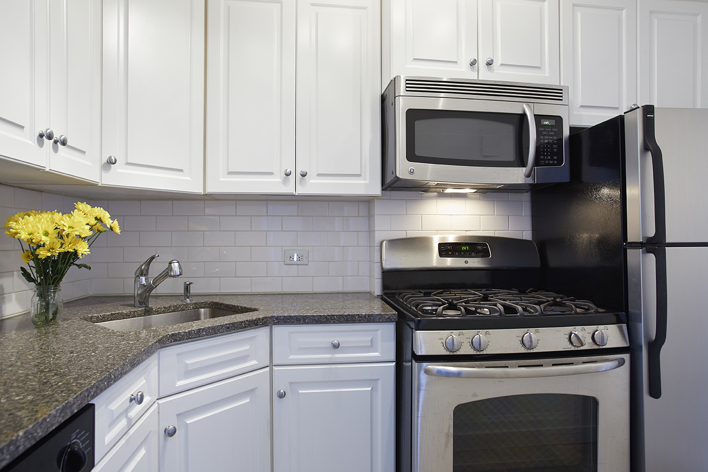 215 East 80th Street, Unit 14F Manhattan, NY 10075 - Photo 3 of 9