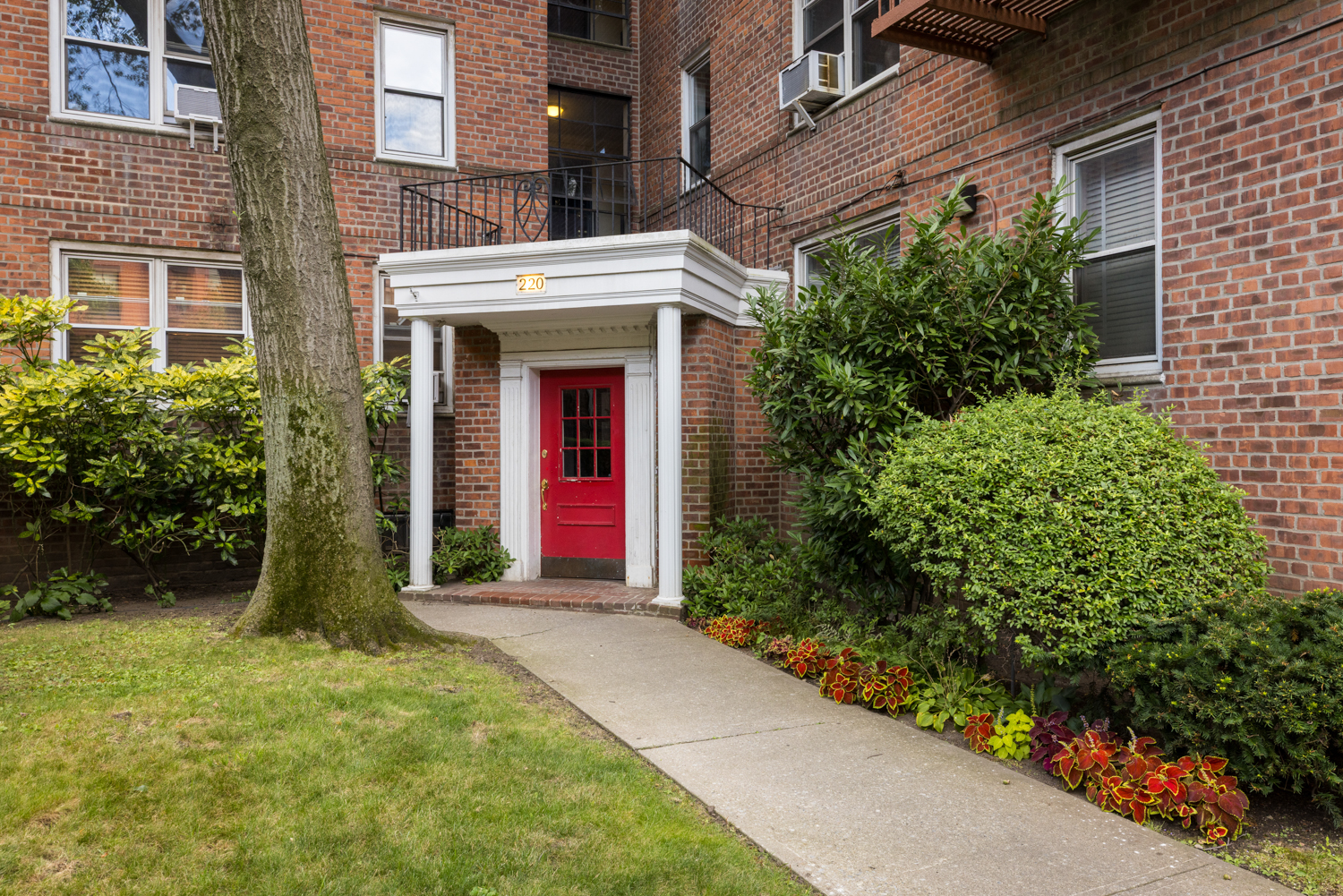 220 Congress Street, Unit 4E Brooklyn, NY 11201 - Photo 11 of 14 a front view of a house with yard