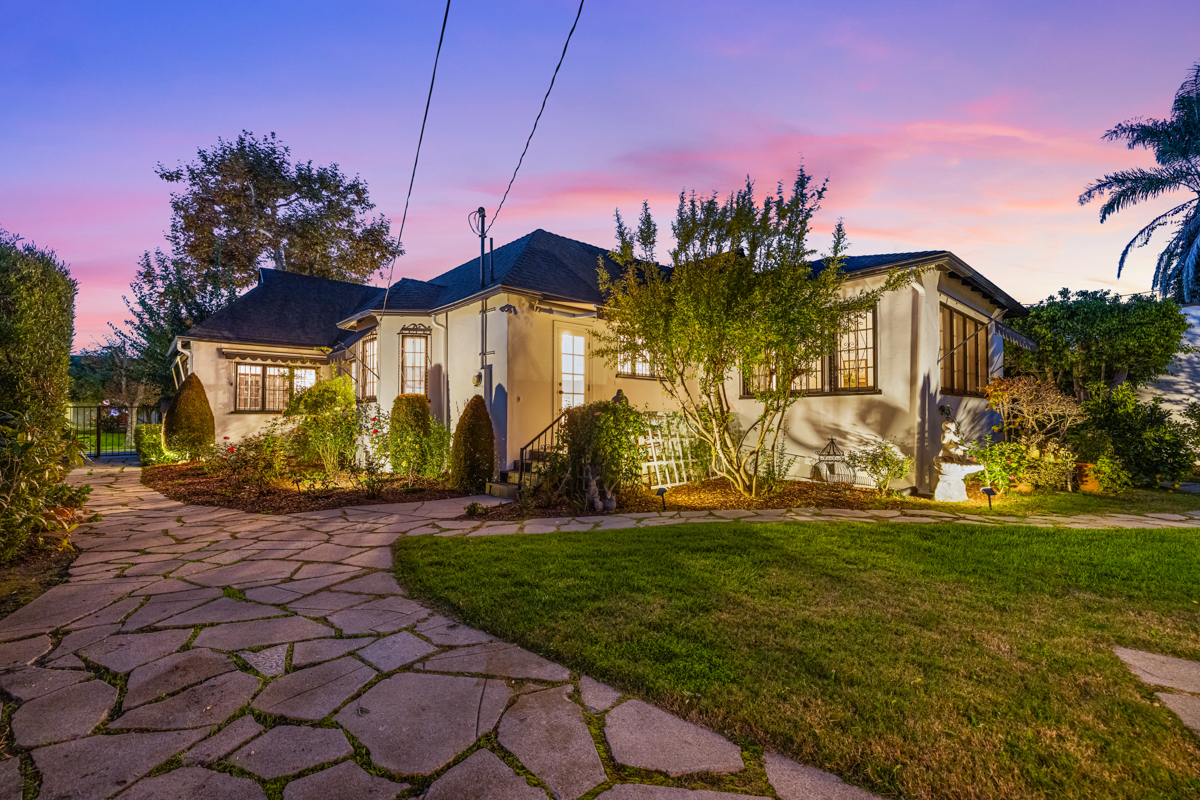 926 Burnside Avenue Los Angeles, CA 90036 - Photo 60 of 71 a front view of a house with garden