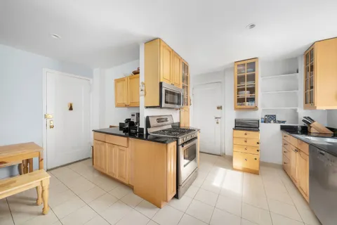 $3,400,000 | 514 West End Avenue, Unit 12BC | Upper West Side