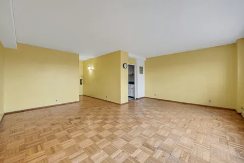 $225,000 | 1 Fordham Hill Ovl, Unit 12C | University Heights