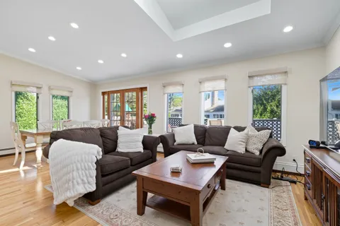 $950,000 | 17 Willben Lane, Plainview, NY 11803