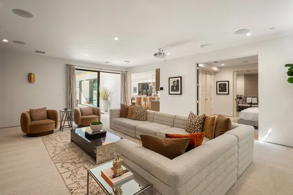 $4,100,000 | Laurel Canyon Road, Los Angeles, CA 90046