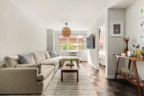 $610,000 | 333 East 79th Street, Unit 1R | Upper East Side