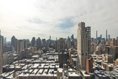 $970,000 | 301 East 79th Street, Unit 36R | Upper East Side