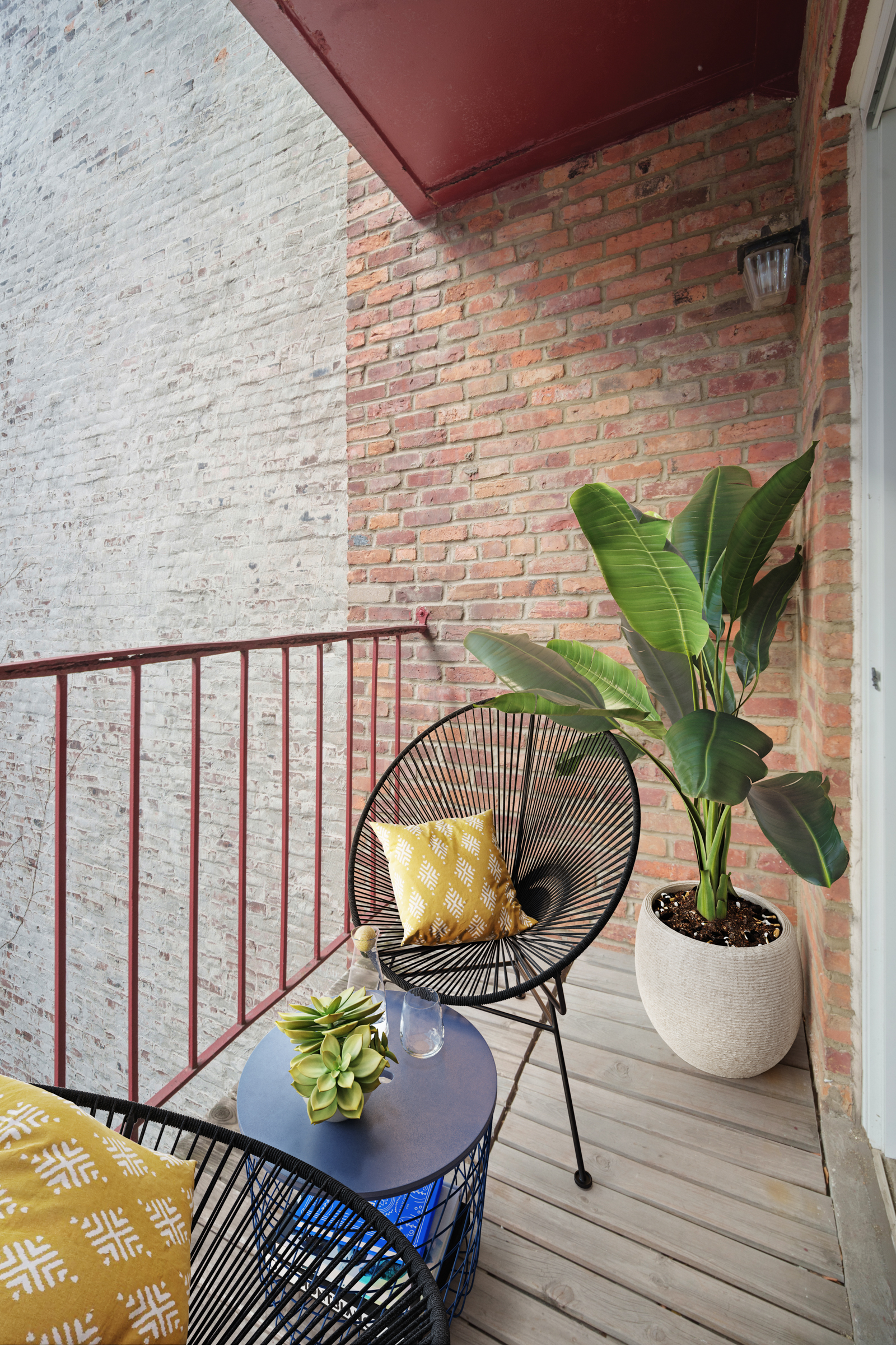 158 East 22nd Street, Unit 4 Manhattan, NY 10010 - Photo 10 of 15 a vase of flowers sitting on a table