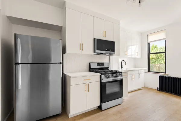 $2,900 | 60-52 54th Place, Unit 1L | Maspeth