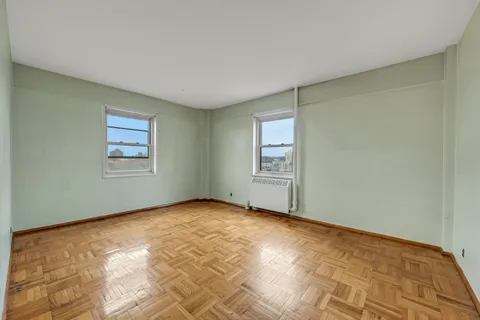 $225,000 | 1 Fordham Hill Ovl, Unit 12C | University Heights