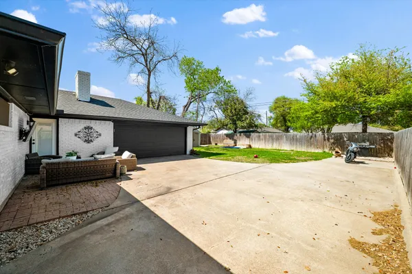 $375,000 | 409 East Scotland Drive, Irving, TX 75062